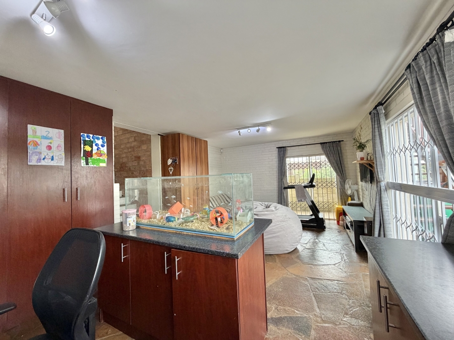 4 Bedroom Property for Sale in Wavecrest Eastern Cape